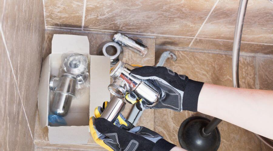 Professional gutter cleaning in Richton, MS